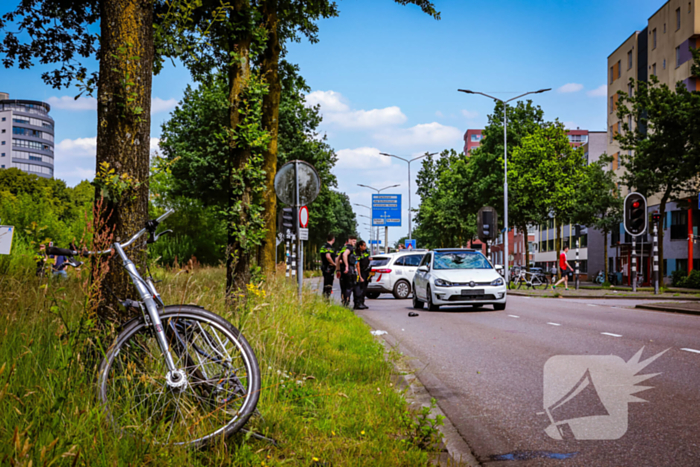 Fietser zwaargewond bij aanrijding