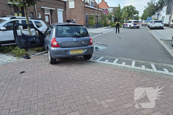 Auto slaat over de kop bij ongeval