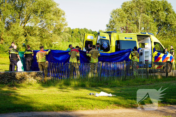 Omstander schiet drenkeling te hulp