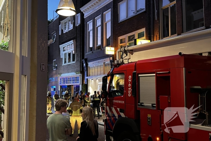 Deur opengebroken vanwege brand in winkelpand