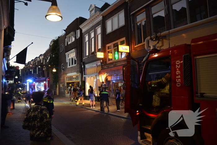 Deur opengebroken vanwege brand in winkelpand