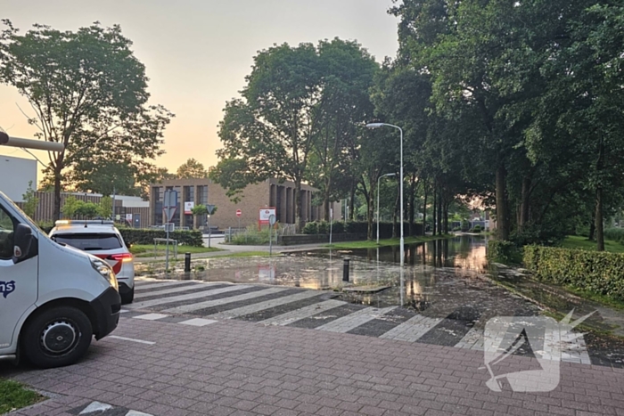 Straat afgesloten wegens grote waterlekkage