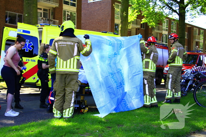 Wielrenner meegesleurd na botsing met auto