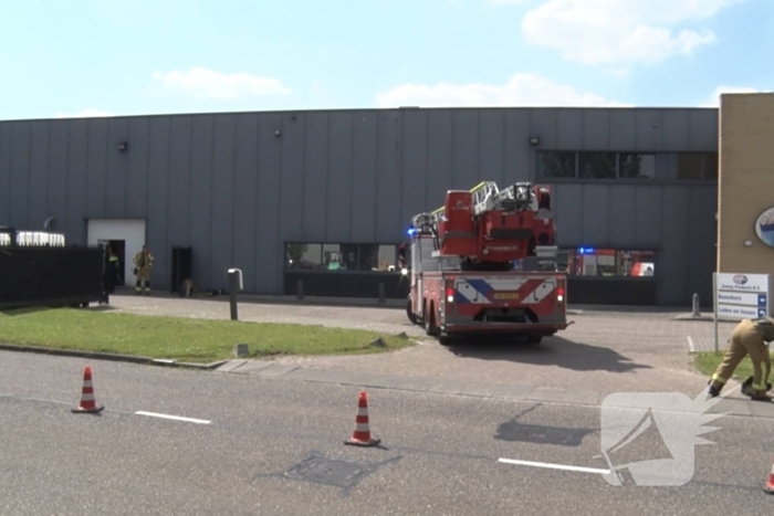 Brandweer controleert rookontwikkeling bij popcornfabriek