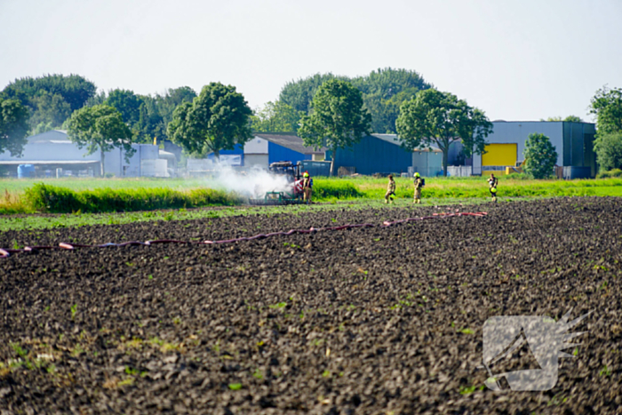 Grote rookwolken door brand in tractor