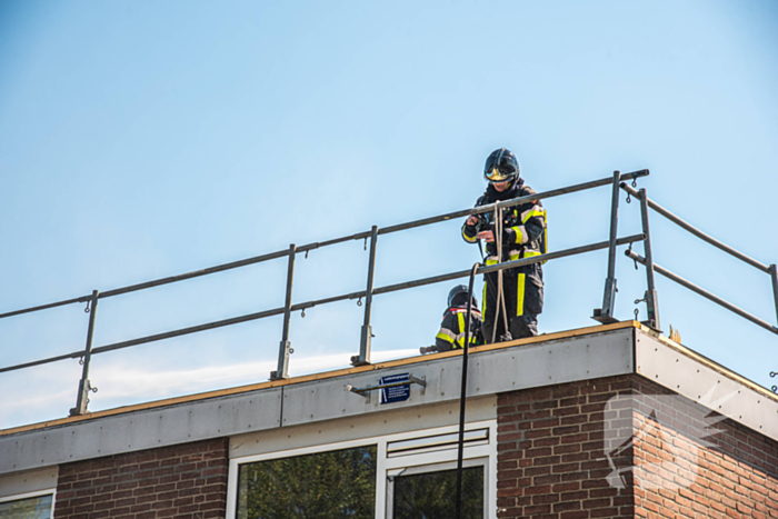 Vergeten gasflessen op het dak blazen af in verband met hitte