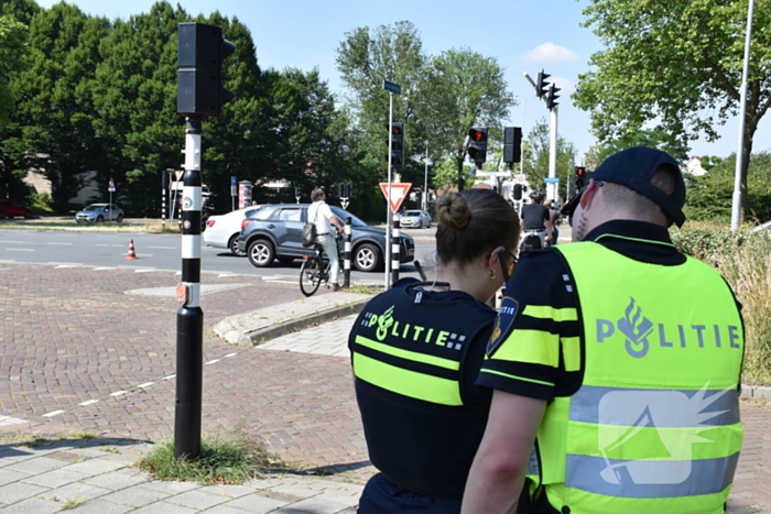 Twee voertuigen botsen op elkaar