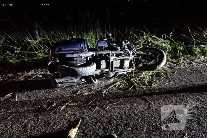 Motorrijder gewond naar het ziekenhuis