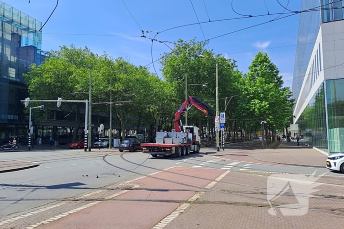 Bovenleiding tram kapot gereden door vrachtwagen