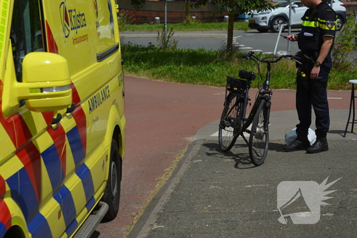 Fietser loopt gebogen voorwiel op