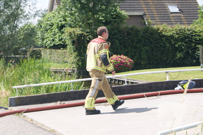 Container in brand tegen woning