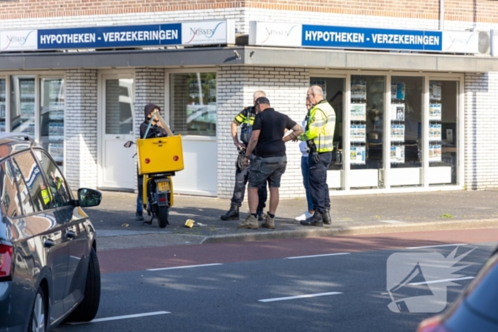 Pizzabezorger gewond bij aanrijding met bestelbus