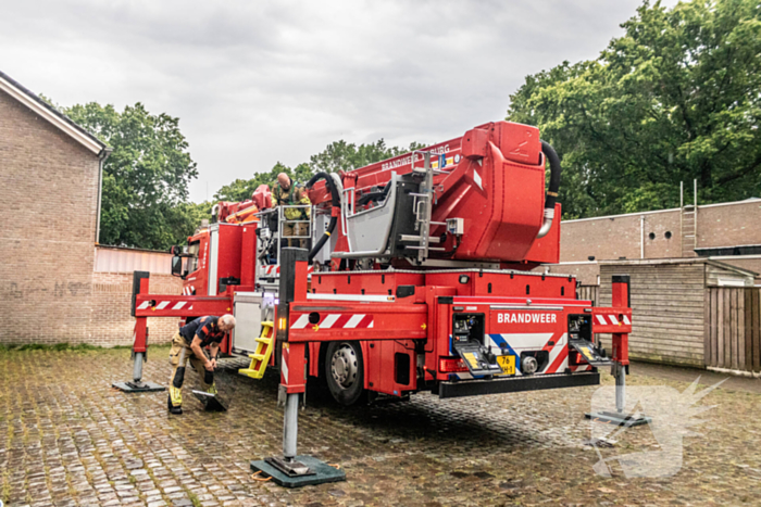 Poes ontglipt aan de brandweer