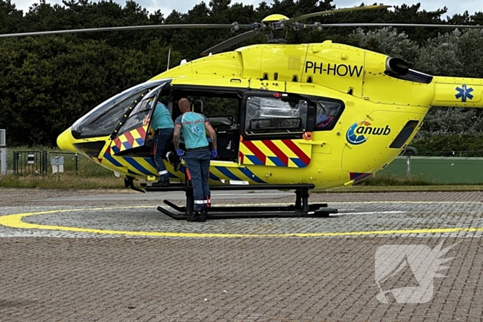 Ambulancehelikopter vervoerd persoon vanaf waddeneiland naar het vaste landt