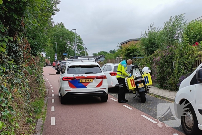 Auto schept persoon, traumateam ingezet