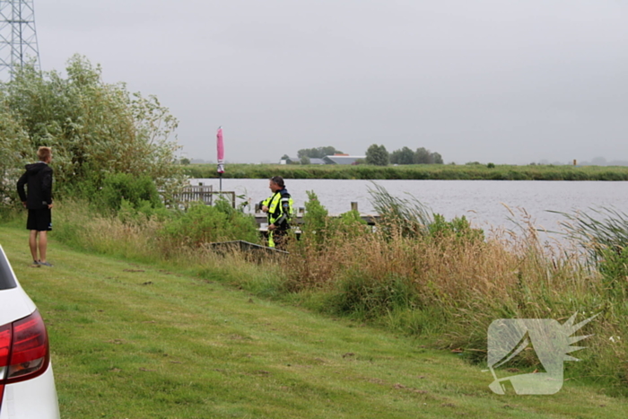 Persoon valt in water na ontploffing accu