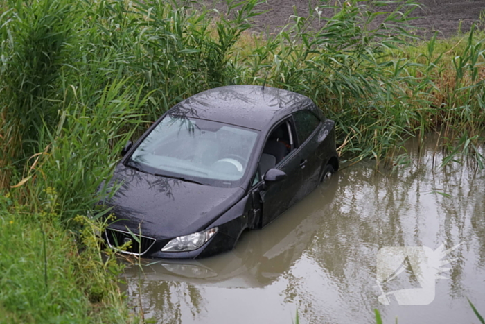 Automobilist verliest macht over het stuur en belandt in de sloot