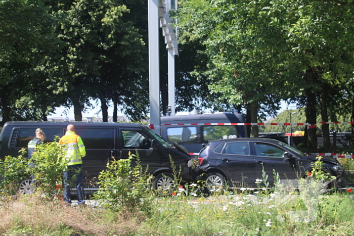 Voertuigen fors beschadigd na botsing