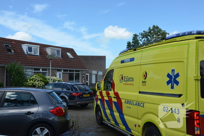 Brandweer ventileert woning na brand