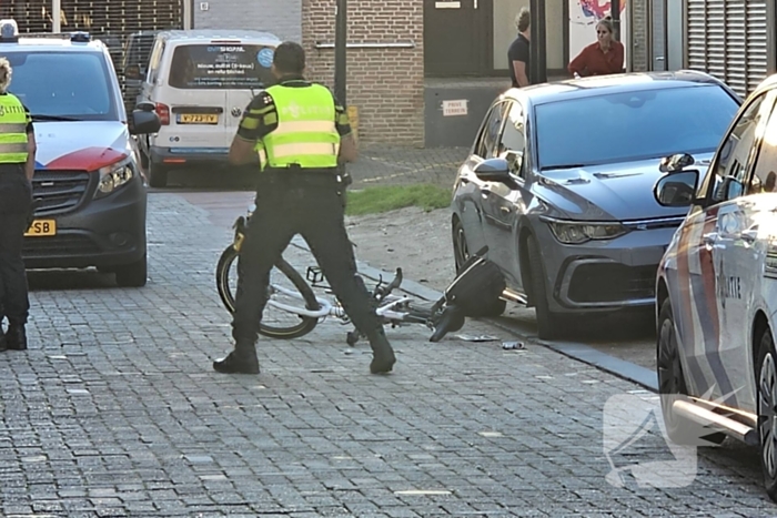 Agent op fiets aangereden door automobilist