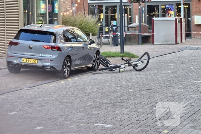 Agent op fiets aangereden door automobilist