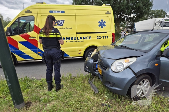 Twee gewonden bij eenzijdige aanrijding