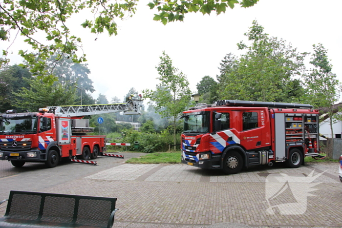 Brandweer ingezet voor fikse brand in woonboot