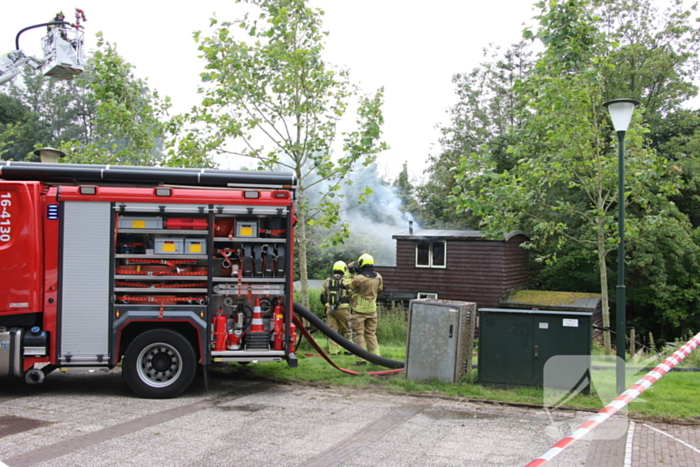 Brandweer ingezet voor fikse brand in woonboot