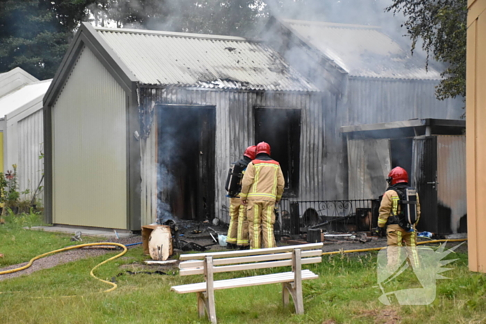 Tiny House volledig uitgebrand, onderzoek naar mogelijke brandstichting