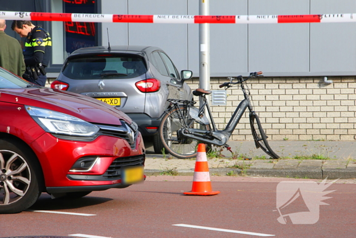 Fietser geschept door automobilist