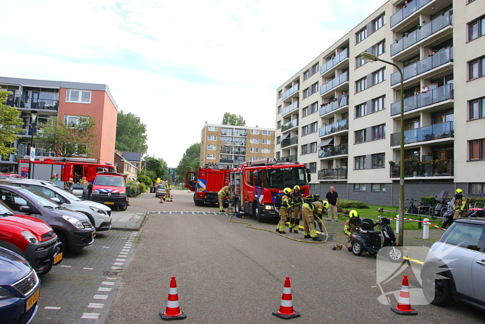 Brandlucht door smeulende accu in scootmobiel