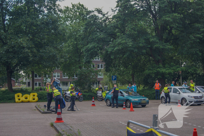 Politie houdt verkeerscontrole met Veilig Verkeer Nederland