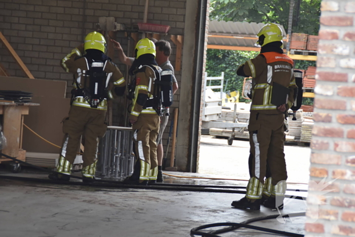 Brand bij bouwbedrijf snel geblust