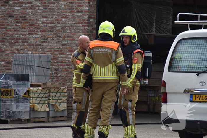 Brand bij bouwbedrijf snel geblust