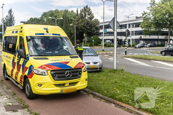 Fietser belandt op voorruit van auto bij aanrijding