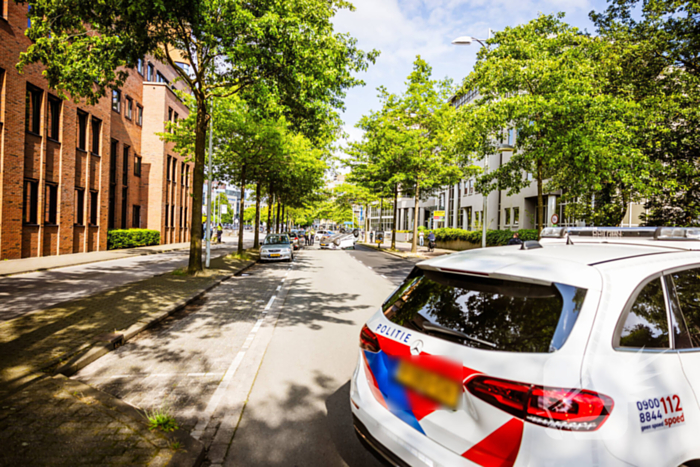 Automobilist belandt op de kop na botsing