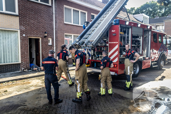 Bewoners kampen met grote waterlekkage onder woning