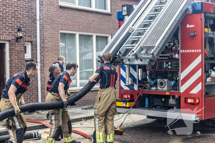 Bewoners kampen met grote waterlekkage onder woning