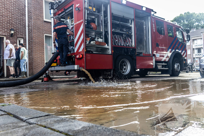 Bewoners kampen met grote waterlekkage onder woning