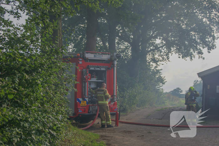 Veel rookontwikkeling bij stalbrand