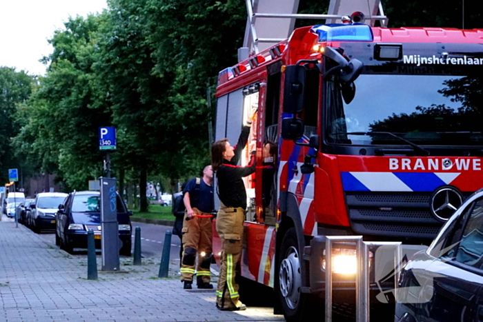 Brandweer controleert constructie wegens scheuren