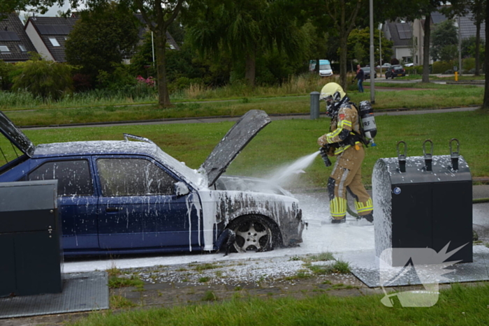 Oude Opel Kadett heeft fikse schade na autobrand