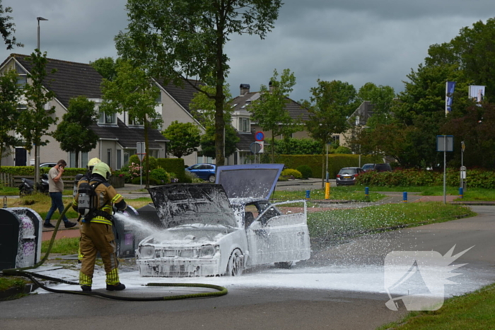 Oude Opel Kadett heeft fikse schade na autobrand