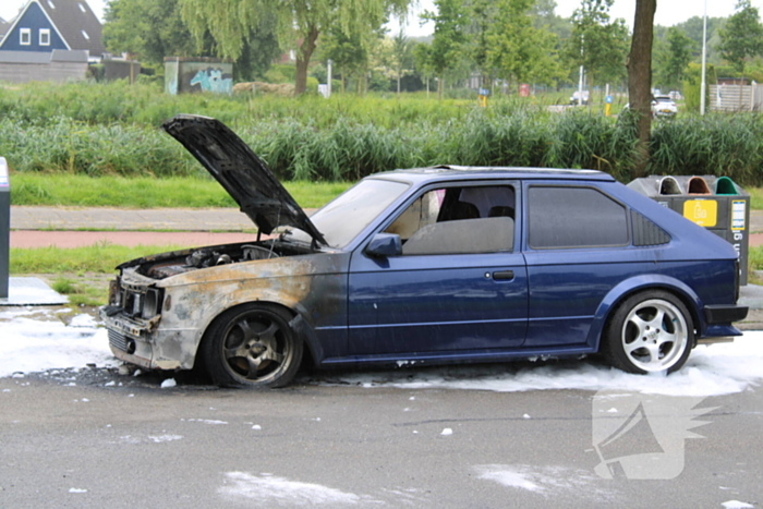 Oude Opel Kadett heeft fikse schade na autobrand