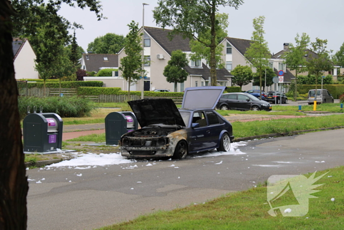 Oude Opel Kadett heeft fikse schade na autobrand