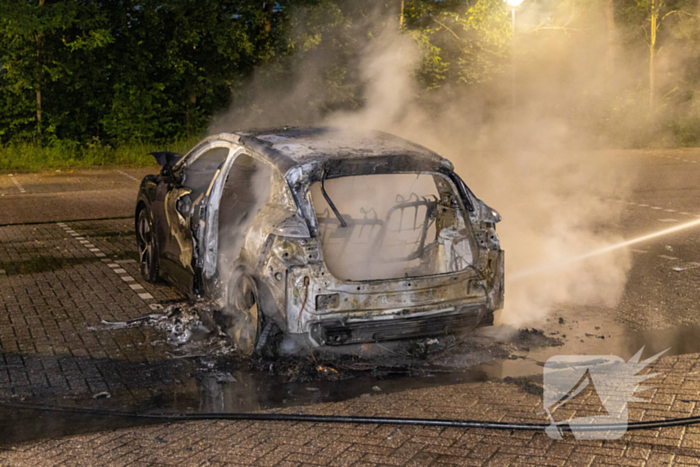 Politie weet pyromaan na tientallen autobranden te arresteren