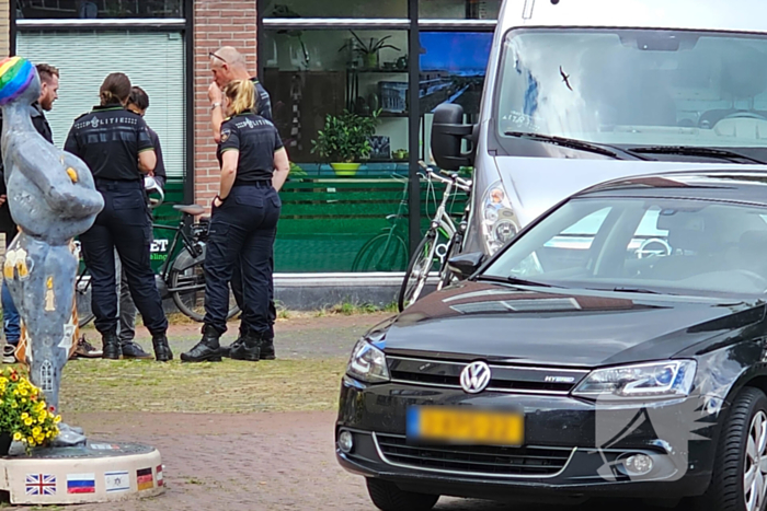 Overleden persoon aangetroffen, politie doet onderzoek