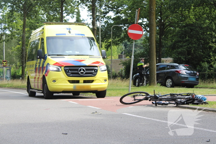 Automobilist ziet fietser over het hoofd met een aanrijding tot gevolg