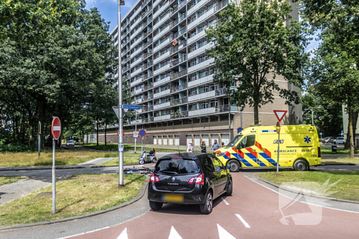 Automobilist ziet fietser over het hoofd met een aanrijding tot gevolg