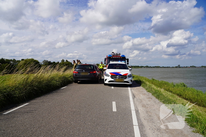 Bestuurder gewond na crash van dijk